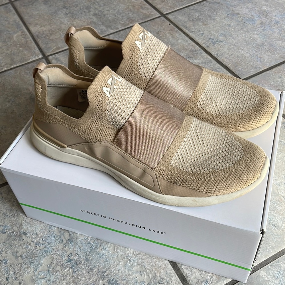 *MUST GO* MENS GOLD APL